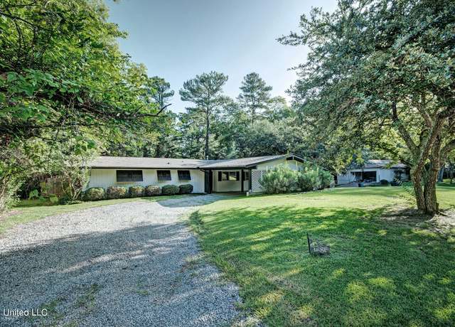 Property at 1686 Winchester St, Jackson, MS 39211, 3 beds, 2 baths