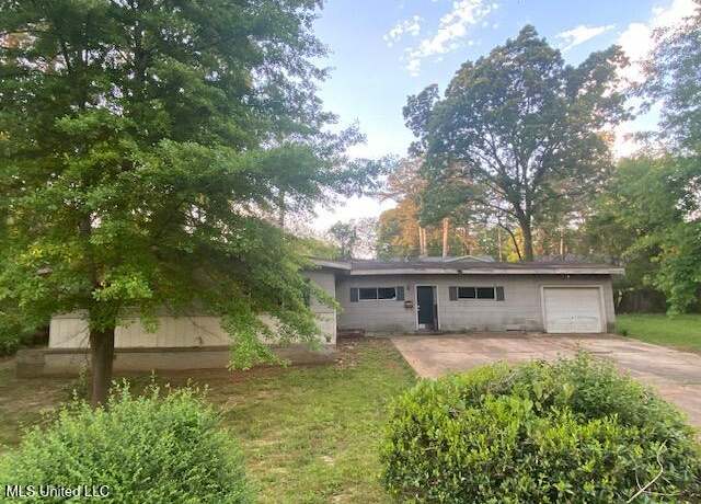 Property at 511 Forest Ave, Jackson, MS 39206, 4 beds, 2 baths