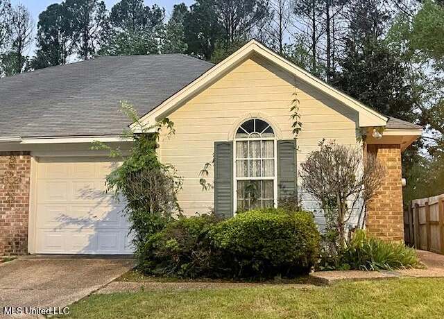 Property at 139 Kings Ridge Dr, Brandon, MS 39047, 3 beds, 2 baths