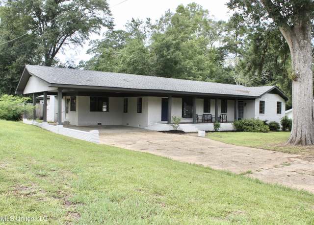 Property at 502 NW 2nd Ave Ave, Magee, MS 39111, 4 beds, 2.5 baths
