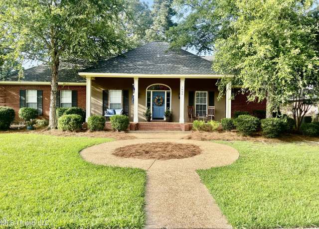 Property at 1024 Riverchase North Dr, Brandon, MS 39047, 3 beds, 2 baths