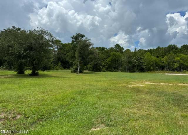 Property at 1 Hunter Hallow, Waveland, MS 39576