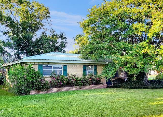 Property at 14224 Dedeaux Rd, Gulfport, MS 39503, 3 beds, 2 baths
