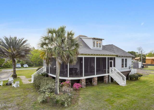 Property at 400 Merritt St, Waveland, MS 39576, 3 beds, 3 baths