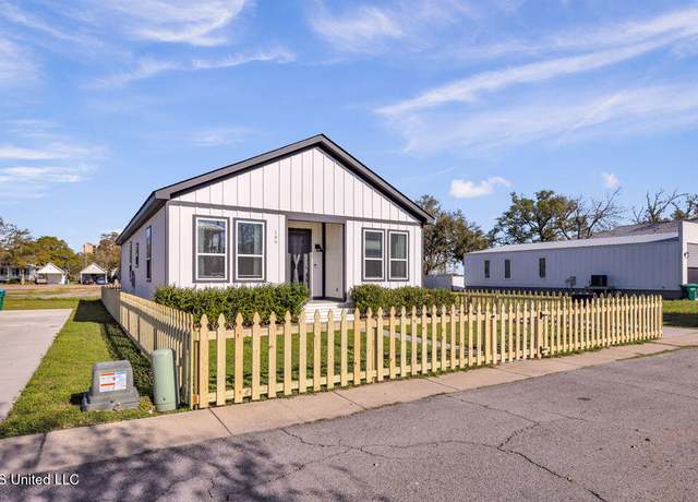 Property at 156 Markham Dr, Gulfport, MS 39507, 3 beds, 2 baths