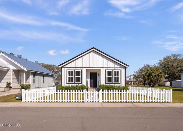 Property at 156 Markham Dr, Gulfport, MS 39507, 3 beds, 2 baths