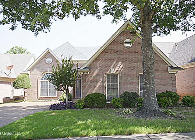 Property at 1036 Warwick Pl, Southaven, MS 38671, 3 beds, 2 baths