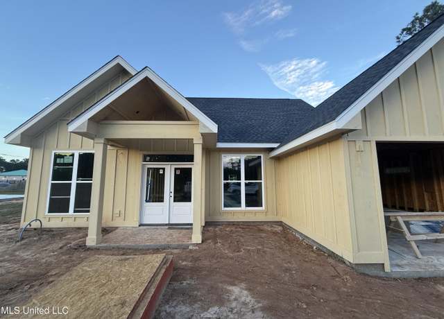 Property at 638 Fellgrass St, Waveland, MS 39576, 4 beds, 2 baths