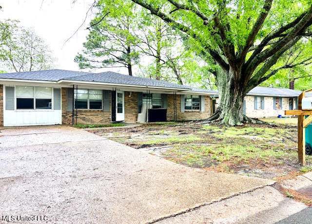Property at 126 Ben Dr, Gulfport, MS 39503, 3 beds, 2 baths