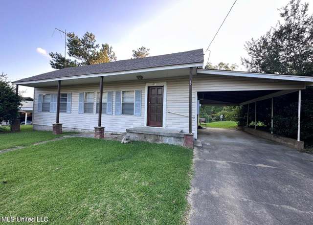 Property at 406 Oak St, Mendenhall, MS 39114, 3 beds, 1 bath