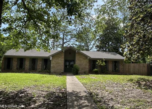 Property at 215 Quail Trl, Greenwood, MS 38930, 3 beds, 2 baths
