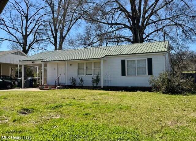 Property at 106 Laurel Ave, Natchez, MS 39120, 3 beds, 2 baths