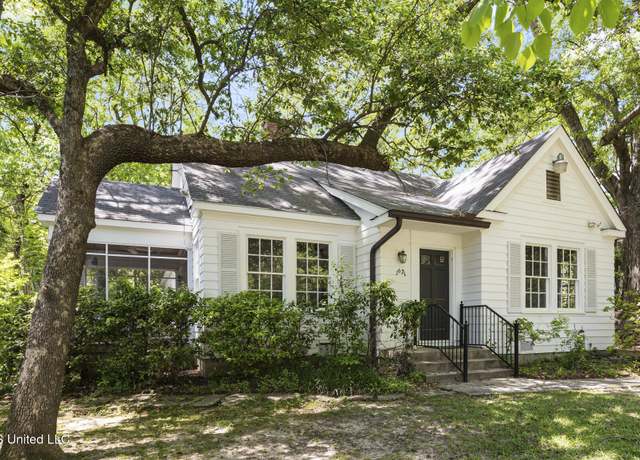 Property at 1621 St Ann St, Jackson, MS 39202, 3 beds, 2 baths
