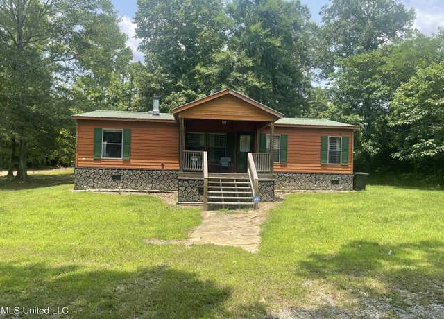 Property at 43 White Oak Dr, Natchez, MS 39120, 3 beds, 2 baths