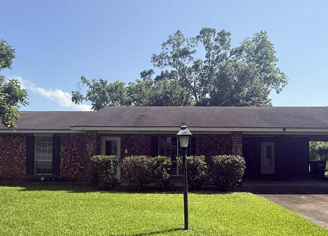 Property at 104 Mcgregor Way, Natchez, MS 39120, 3 beds, 2 baths