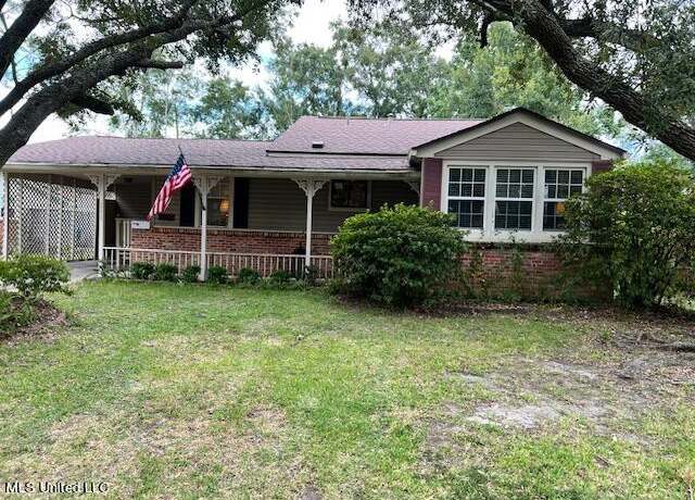 Property at 2211 Fulton Ave, Pascagoula, MS 39567, 2 beds, 1 bath