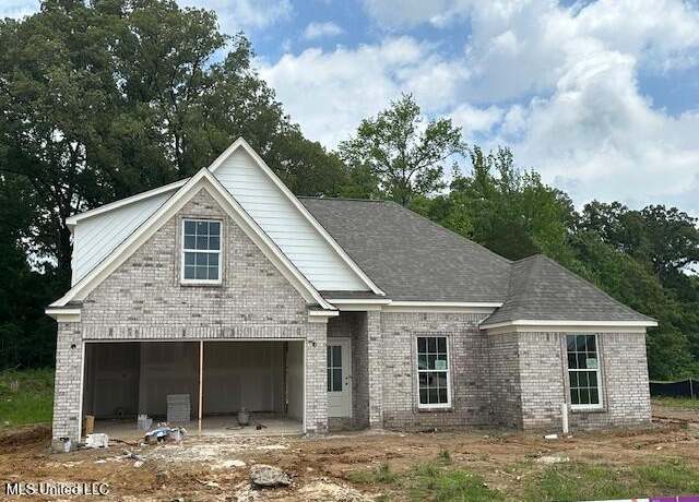 Property at 7668 Ridgefield Dr, Horn Lake, MS 38637, 4 beds, 3 baths