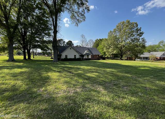 Property at 8165 Meadowood Cv, Olive Branch, MS 38654, 3 beds, 2 baths