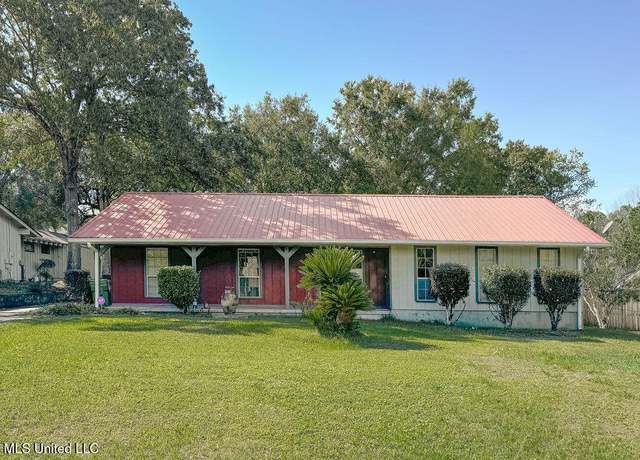 Property at 656 Mauna Loa Ct, Diamondhead, MS 39525, 3 beds, 2 baths
