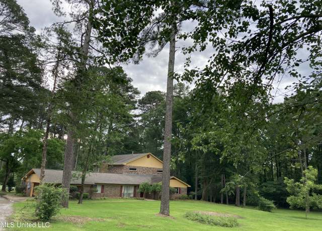 Property at 3830 Forest Hill Rd, Jackson, MS 39212, 5 beds, 4.5 baths