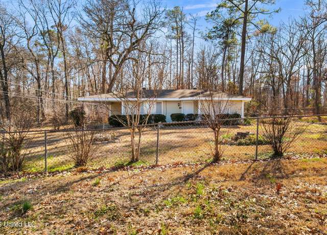 Property at 219 E Jackson St, Ridgeland, MS 39157, 3 beds, 1 bath