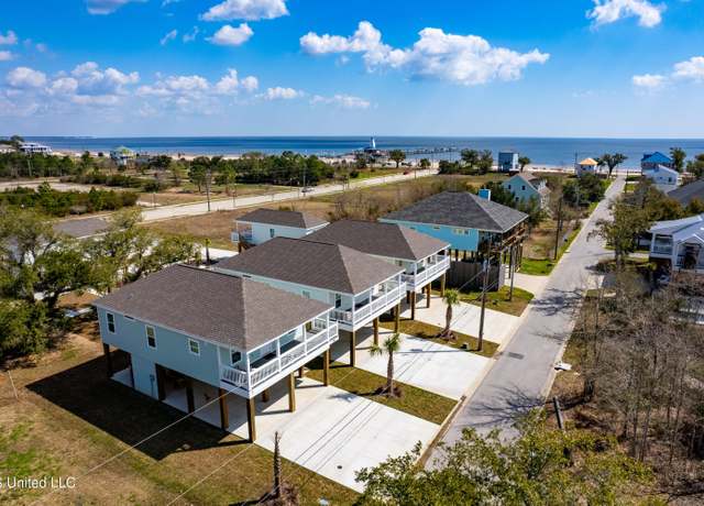 Property at 204 Saint Joseph St, Waveland, MS 39576, 11 beds, 8 baths