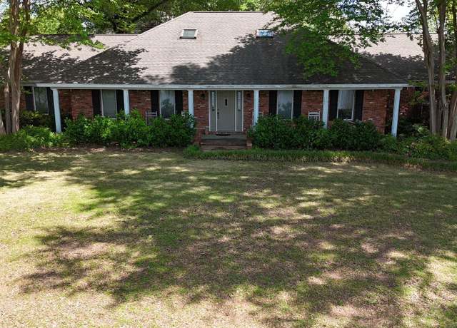 Property at 8080 Tchulahoma Rd, Southaven, MS 38671, 4 beds, 2.5 baths