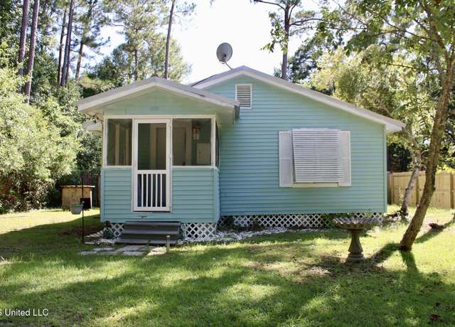 Property at 1401 Ash St, Ocean Springs, MS 39564, 3 beds, 1 bath