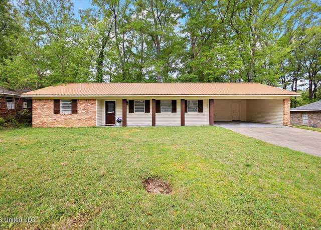 Property at 908 Live Oak Dr, Clinton, MS 39056, 3 beds, 2 baths