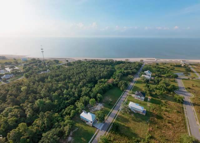 Property at 134 Markham Dr, Long Beach, MS 39560, 3 beds, 2 baths