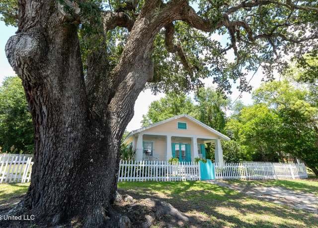 Property at 1085 Township Rd, Gulfport, MS 39507, 3 beds, 2.5 baths