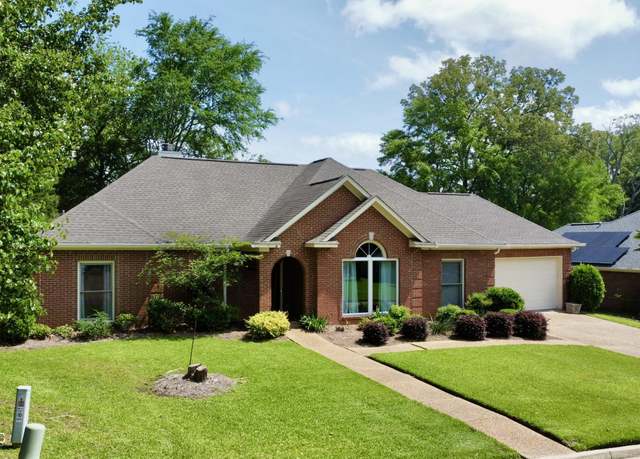 Property at 104 Park Pl, Clinton, MS 39056, 4 beds, 2 baths