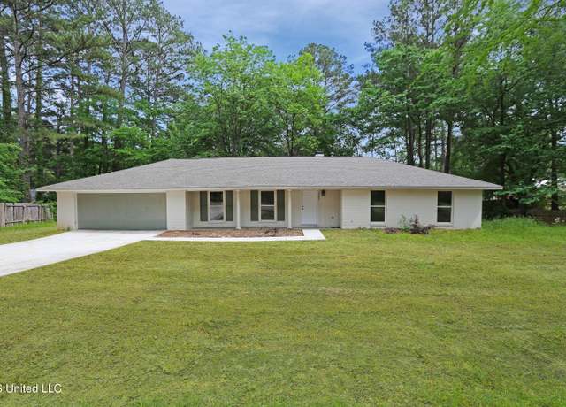 Property at 107 S Boxwood Pl, Brandon, MS 39047, 3 beds, 2 baths