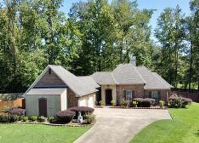 Property at 139 Glen Auburn Dr, Clinton, MS 39056, 4 beds, 3 baths