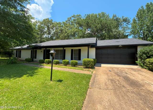 Property at 1158 Greenbriar St, Jackson, MS 39211, 3 beds, 2 baths