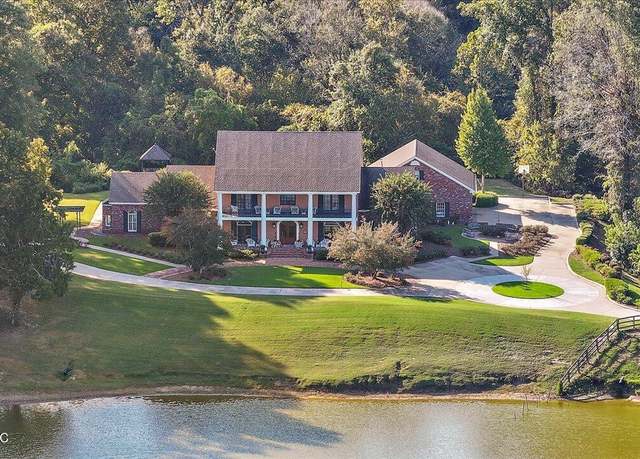Property at 607 Tiffintown Rd, Vicksburg, MS 39183, 5 beds, 5 baths