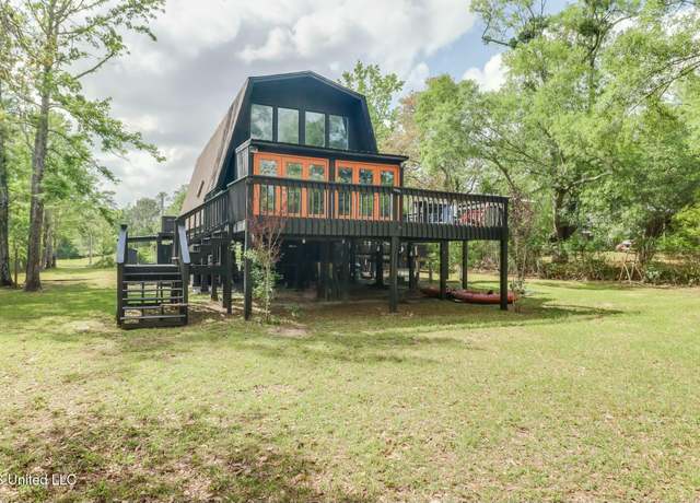 Property at 7320 Magnolia Dr, Pass Christian, MS 39571, 3 beds, 3 baths