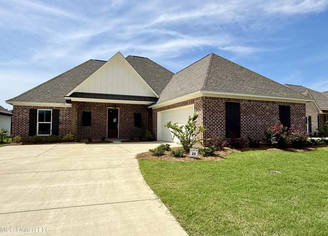 Property at 305 Tremont Dr, Florence, MS 39073, 3 beds, 3 baths