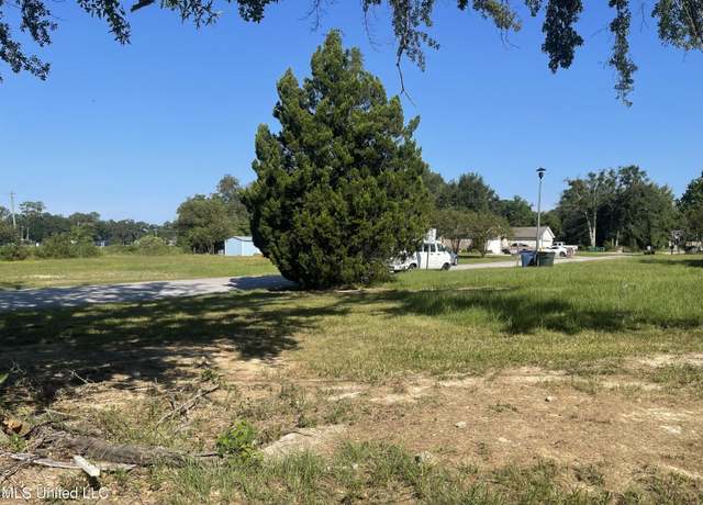 Property at 6800 Bienville Dr, Biloxi, MS 39532