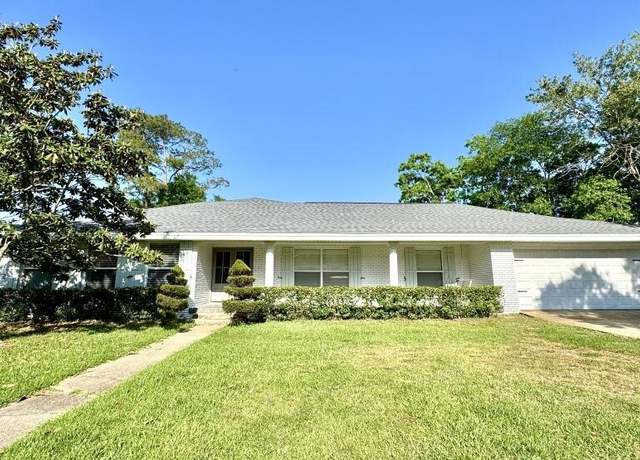 Property at 26 Bayou View Dr, Gulfport, MS 39507, 3 beds, 3 baths