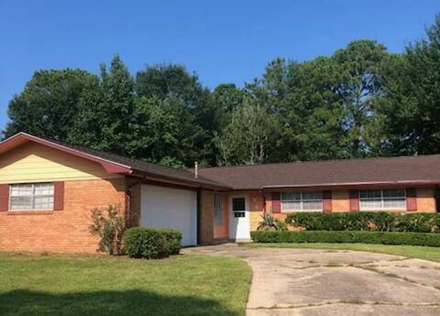 Property at 7 Wingate Dr, Gulfport, MS 39503, 3 beds, 2 baths