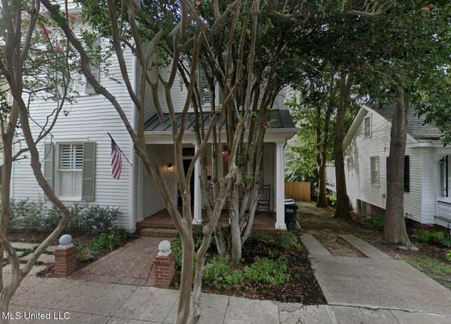 Property at 403 S Union St, Natchez, MS 39120, 6 beds, 2 baths