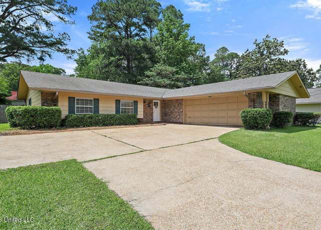 Property at 210 Kitchings Dr, Clinton, MS 39056, 3 beds, 2 baths