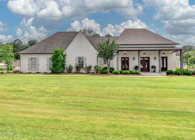 Property at 105 Longleaf Ln, Madison, MS 39110, 5 beds, 5 baths
