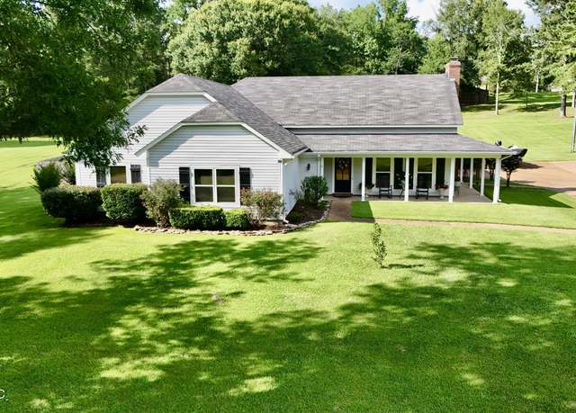 Property at 102 Water Oaks Dr, Clinton, MS 39056, 3 beds, 2.5 baths