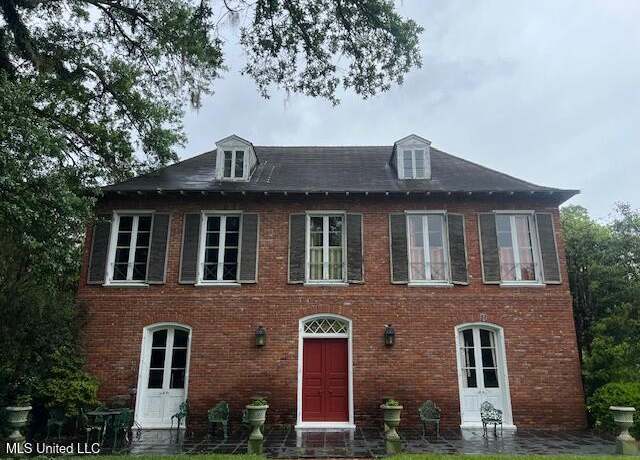 Property at 112 Dana Rd, Natchez, MS 39120, 3 beds, 3.5 baths