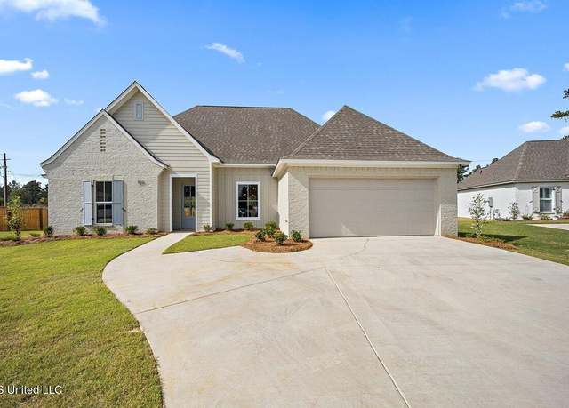 Property at 109 Lakecrest Dr, Madison, MS 39110, 3 beds, 2 baths