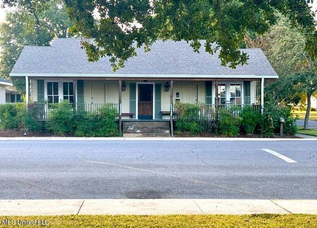 Property at 12 N Oak St, Vidalia, LA 71373, 2 beds, 1 bath