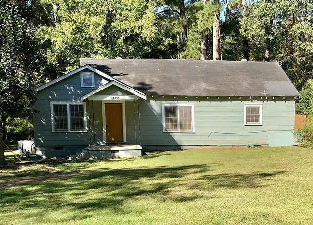 Property at 2233 W Mcdowell Rd, Jackson, MS 39204, 4 beds, 2 baths
