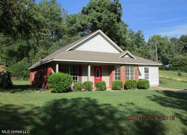 Property at 214 Salem Rd, Oxford, MS 38655, 5 beds, 3 baths